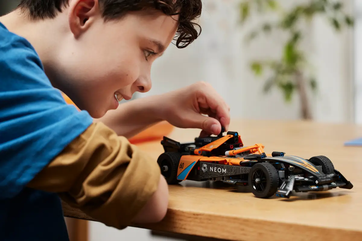 🏁 آدرنالین خالص با لگو Technic مدل NEOM McLaren Formula E کد 42169! ⚡️🏎️